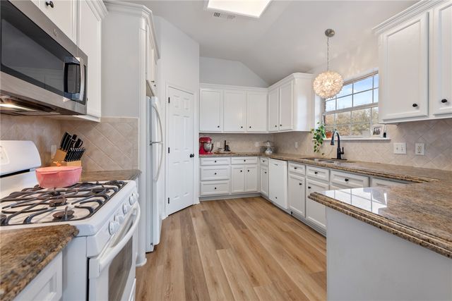 2312 South Pioneer Trail, Bryan, TX 77808