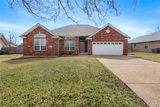 2312 South Pioneer Trail, Bryan, TX 77808