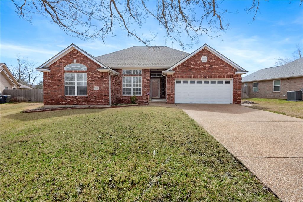 2312 South Pioneer Trail, Bryan, TX 77808