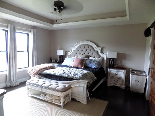 805 LOCKPORT DR, Centralia, MO 65240