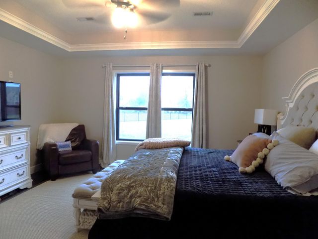 805 LOCKPORT DR, Centralia, MO 65240