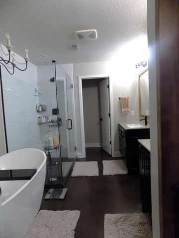 805 LOCKPORT DR, Centralia, MO 65240