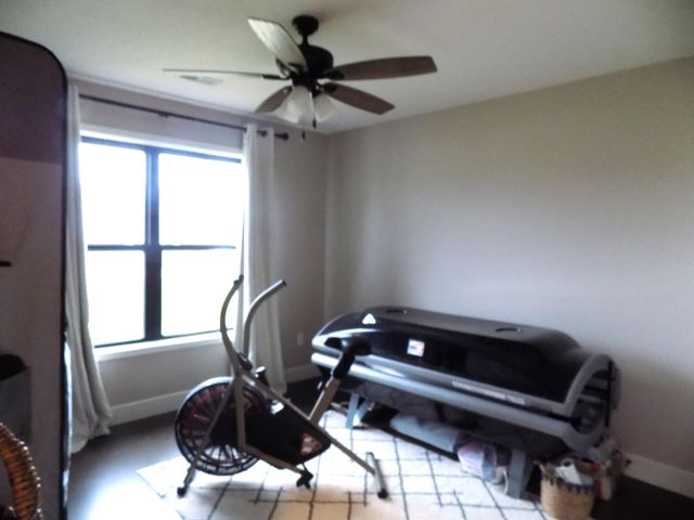 805 LOCKPORT DR, Centralia, MO 65240