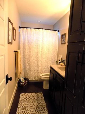 805 LOCKPORT DR, Centralia, MO 65240