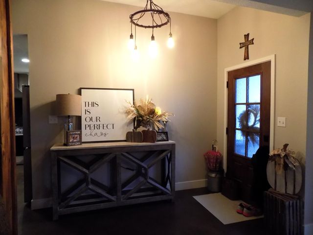 805 LOCKPORT DR, Centralia, MO 65240