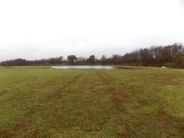 805 LOCKPORT DR, Centralia, MO 65240