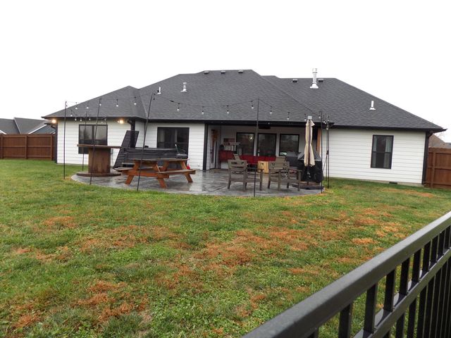 805 LOCKPORT DR, Centralia, MO 65240