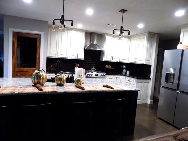 805 LOCKPORT DR, Centralia, MO 65240