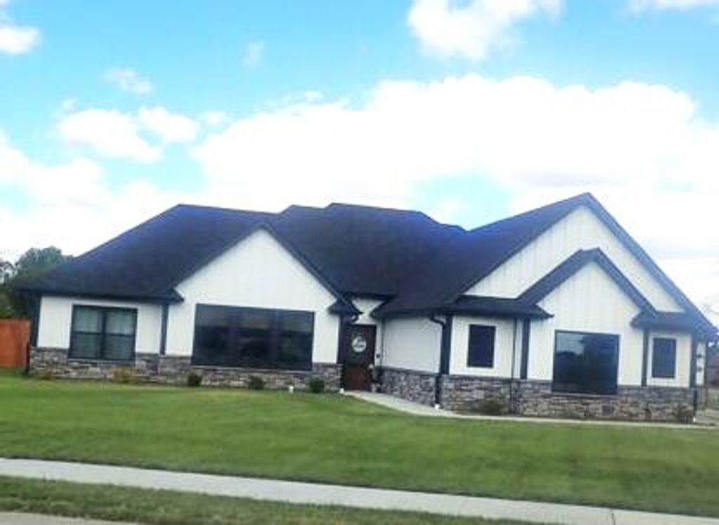 805 LOCKPORT DR, Centralia, MO 65240