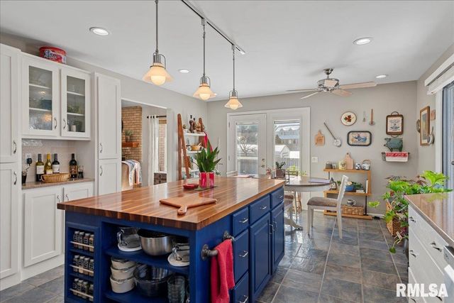 2612 Cedar Pond Drive, Springfield, IL 62702