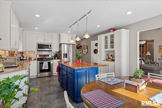 2612 Cedar Pond Drive, Springfield, IL 62702