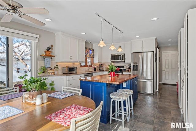 2612 Cedar Pond Drive, Springfield, IL 62702