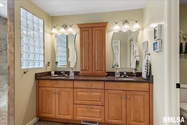 2612 Cedar Pond Drive, Springfield, IL 62702