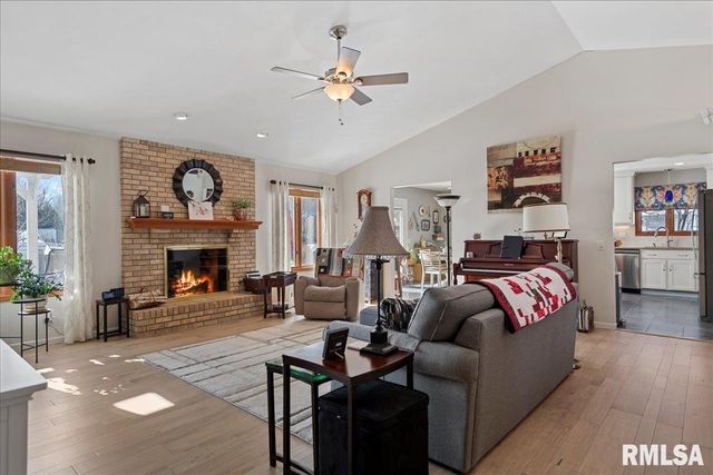 2612 Cedar Pond Drive, Springfield, IL 62702