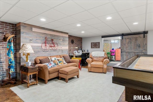 2612 Cedar Pond Drive, Springfield, IL 62702