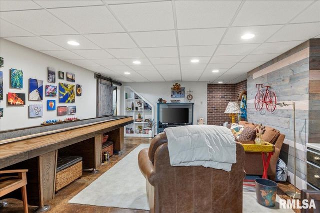 2612 Cedar Pond Drive, Springfield, IL 62702