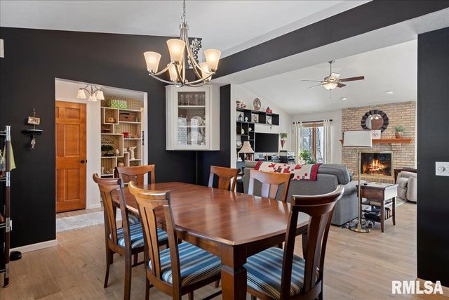 2612 Cedar Pond Drive, Springfield, IL 62702