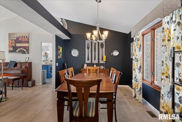 2612 Cedar Pond Drive, Springfield, IL 62702