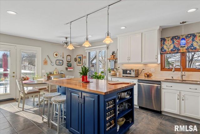 2612 Cedar Pond Drive, Springfield, IL 62702