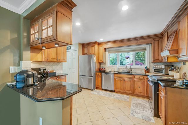 37 Marc Drive, Ridge, NY 11961
