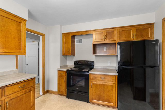 W63N399 Hillcrest AVENUE, Cedarburg, WI 53012