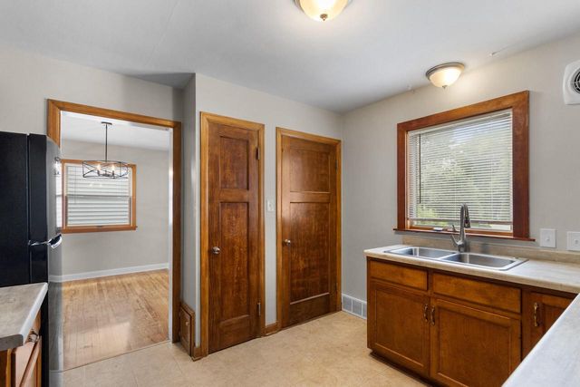 W63N399 Hillcrest AVENUE, Cedarburg, WI 53012