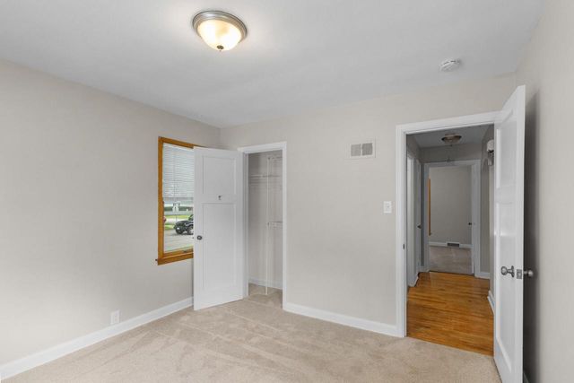 W63N399 Hillcrest AVENUE, Cedarburg, WI 53012