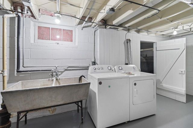W63N399 Hillcrest AVENUE, Cedarburg, WI 53012