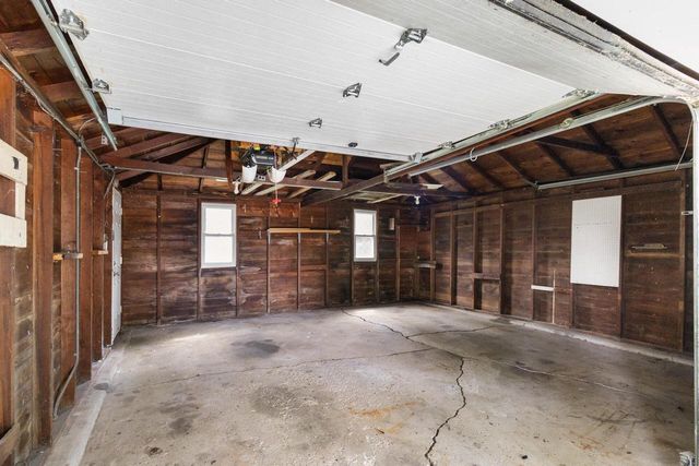 W63N399 Hillcrest AVENUE, Cedarburg, WI 53012