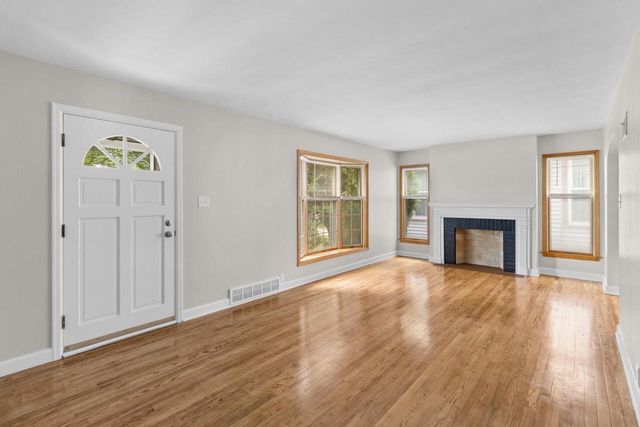 W63N399 Hillcrest AVENUE, Cedarburg, WI 53012