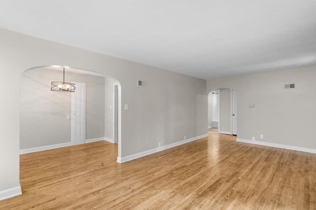 W63N399 Hillcrest AVENUE, Cedarburg, WI 53012