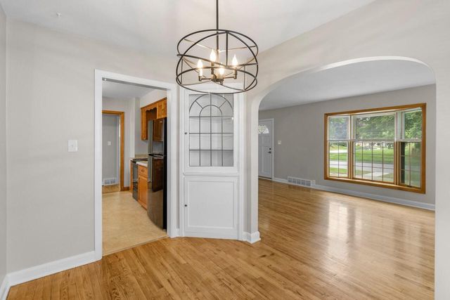 W63N399 Hillcrest AVENUE, Cedarburg, WI 53012