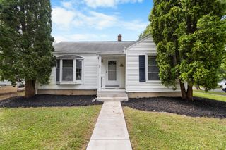 W63N399 Hillcrest AVENUE, Cedarburg, WI 53012