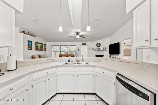 1712 BRISTLECONE PINE Place, Jacksonville, FL 32225