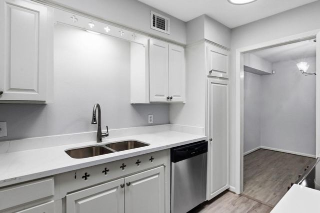 2744 Briarhurst Drive 49, Houston, TX 77057