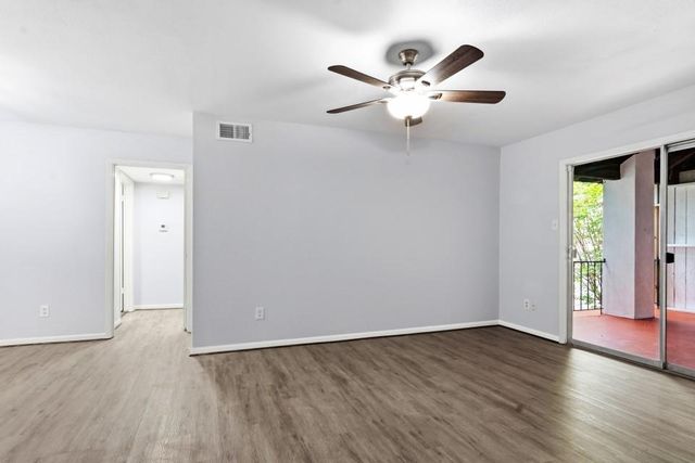 2744 Briarhurst Drive 49, Houston, TX 77057
