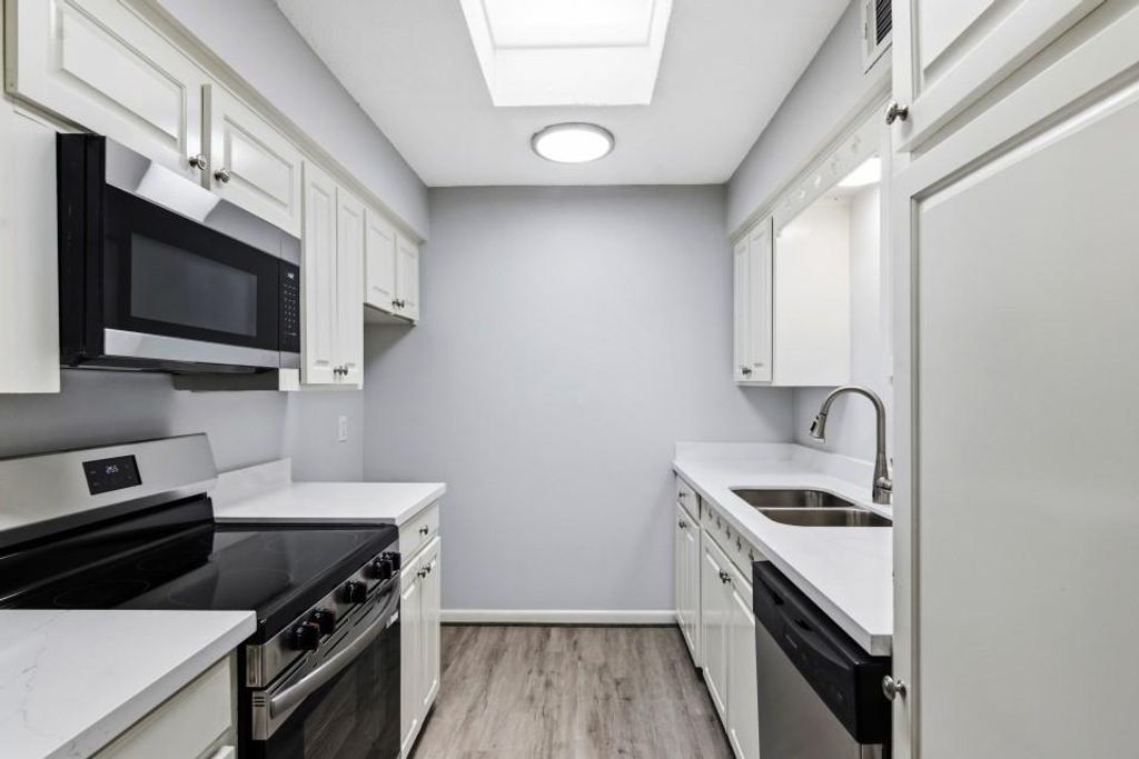 2744 Briarhurst Drive 49, Houston, TX 77057