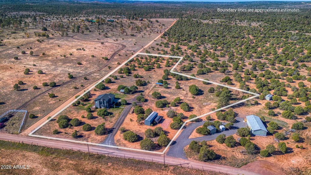 Image 10 of property listing at 1898 Rocky Lane, Show Low, AZ 85901