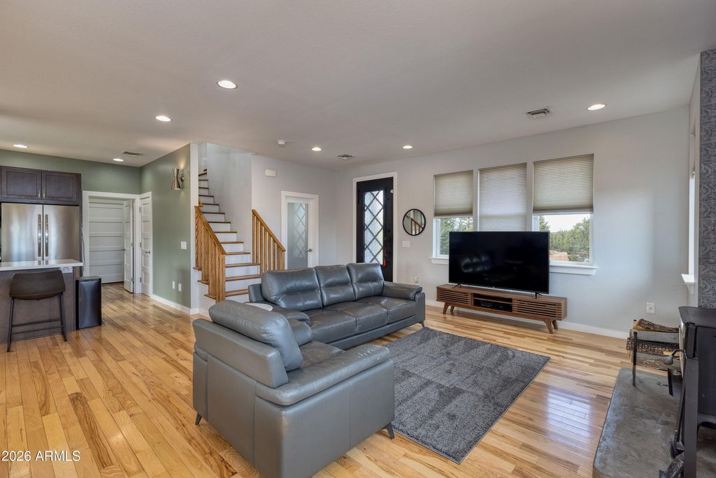 Image 13 of property listing at 1898 Rocky Lane, Show Low, AZ 85901