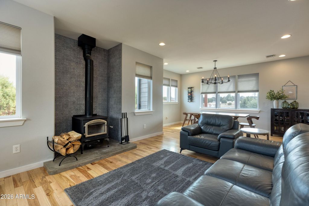 Image 14 of property listing at 1898 Rocky Lane, Show Low, AZ 85901