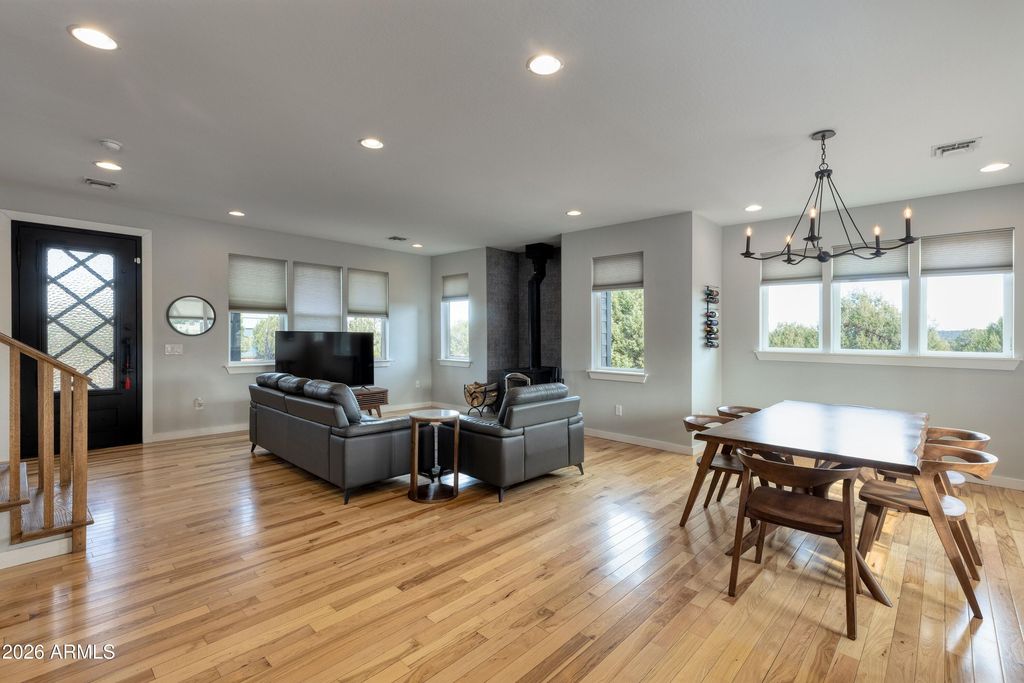 Image 22 of property listing at 1898 Rocky Lane, Show Low, AZ 85901