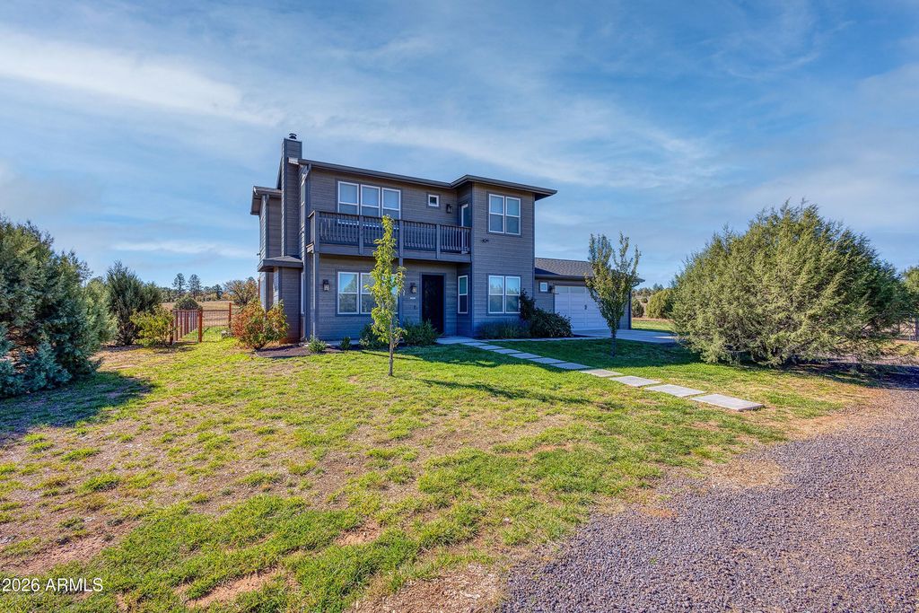 Image 3 of property listing at 1898 Rocky Lane, Show Low, AZ 85901