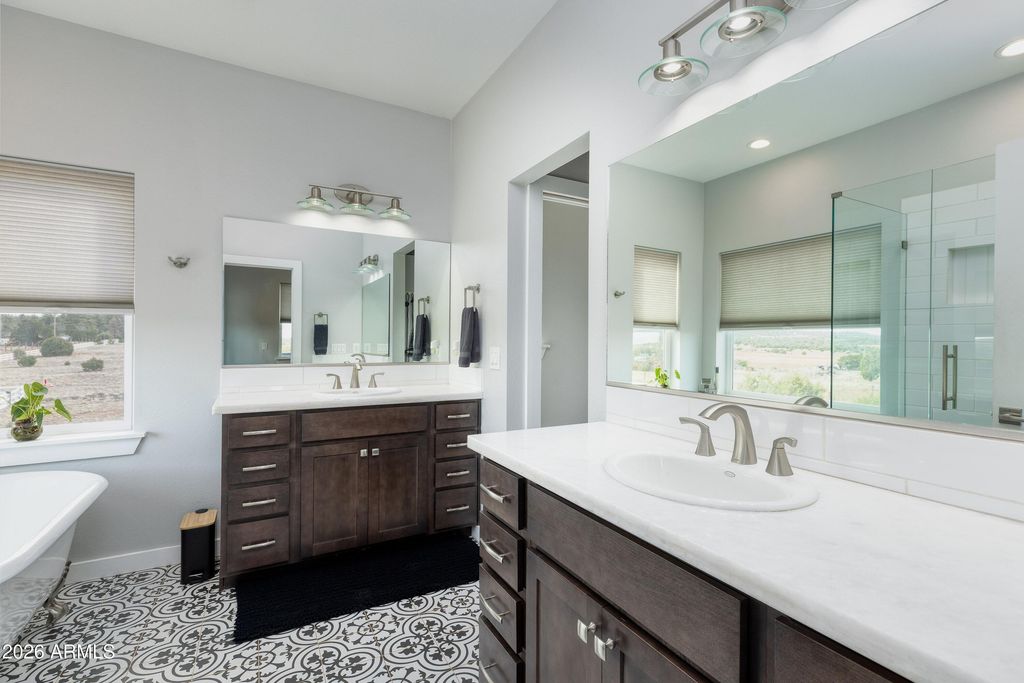 Image 30 of property listing at 1898 Rocky Lane, Show Low, AZ 85901