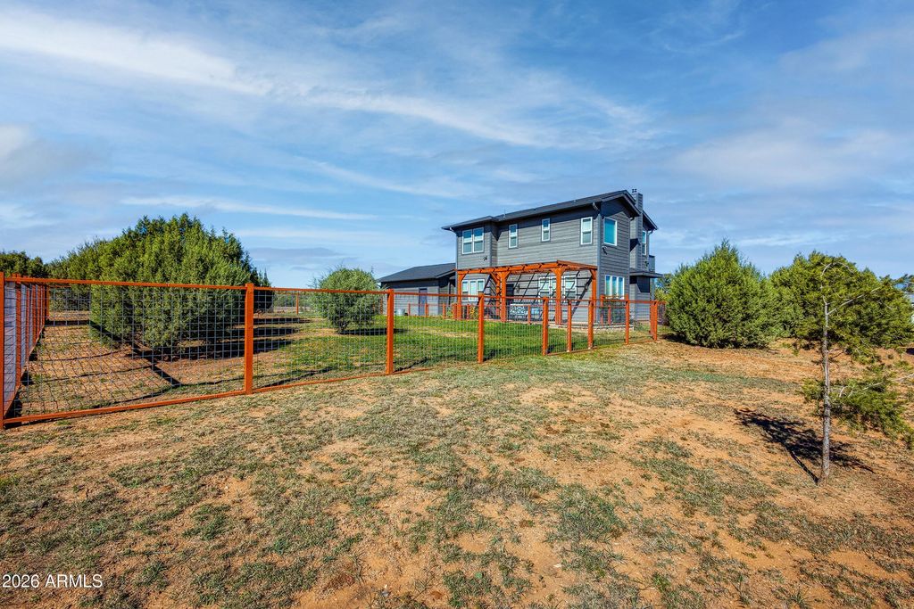 Image 38 of property listing at 1898 Rocky Lane, Show Low, AZ 85901