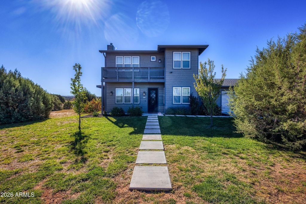 Image 4 of property listing at 1898 Rocky Lane, Show Low, AZ 85901