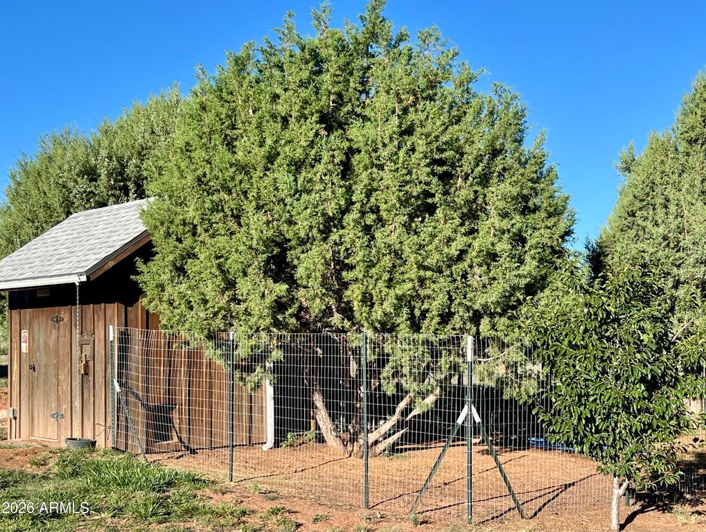 Image 54 of property listing at 1898 Rocky Lane, Show Low, AZ 85901