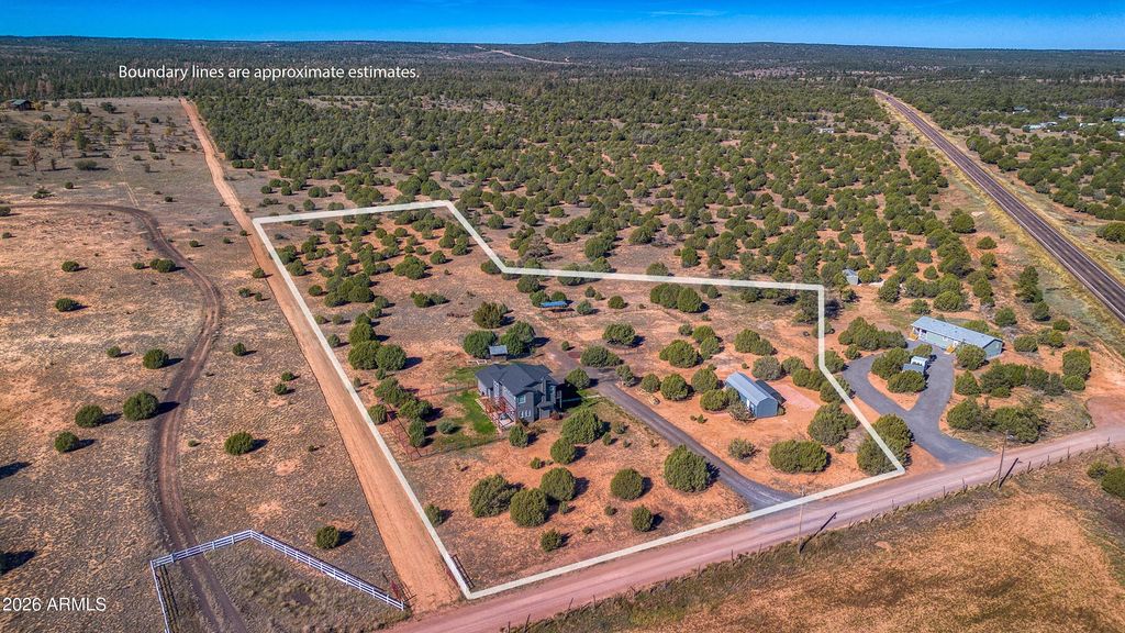 Image 9 of property listing at 1898 Rocky Lane, Show Low, AZ 85901