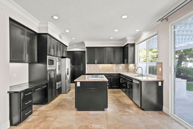 6 Petria, Irvine, CA 92606