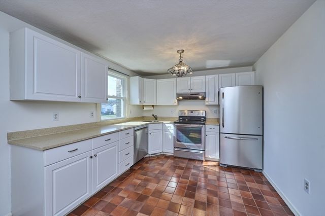 9 Circuit Ln 9, Watertown, MA 02472