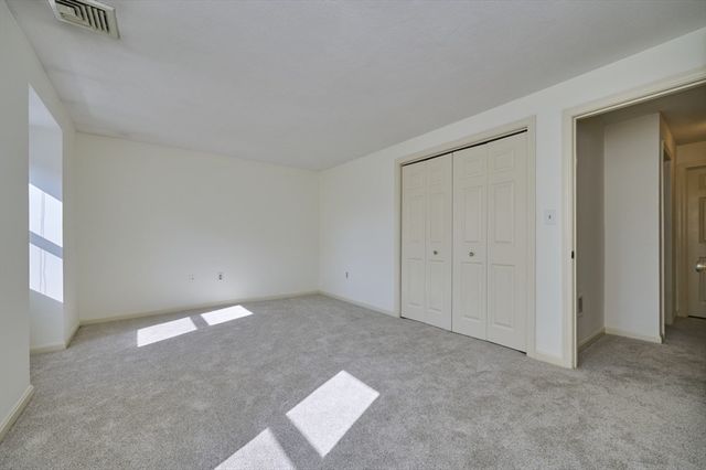 9 Circuit Ln 9, Watertown, MA 02472